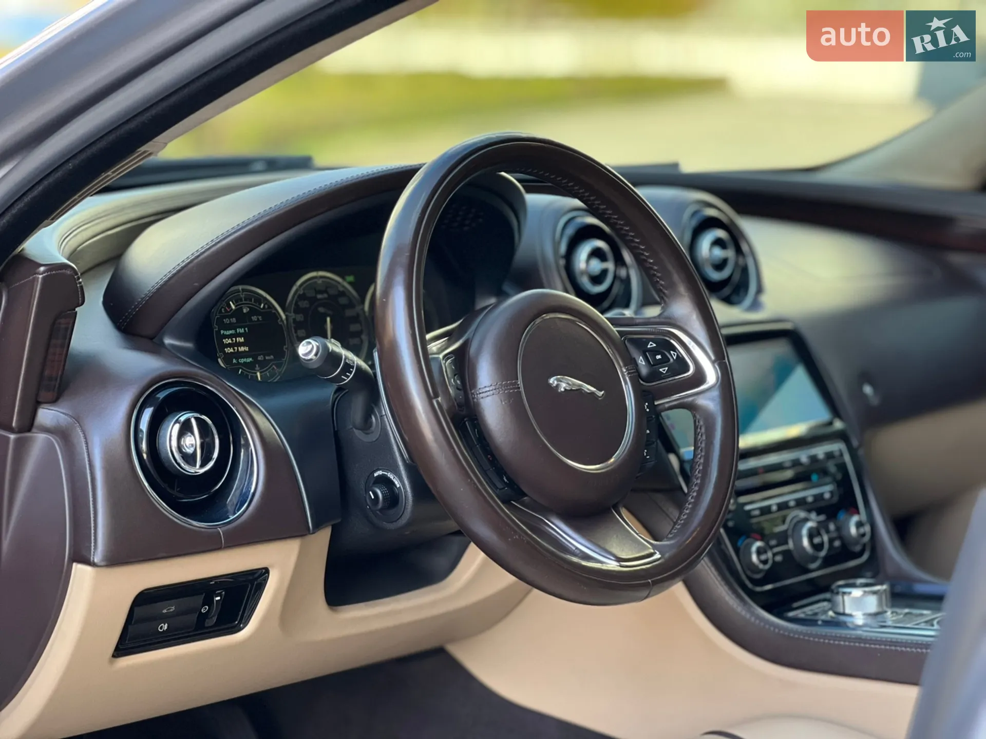 2010 Jaguar XJ - мініатюра 30