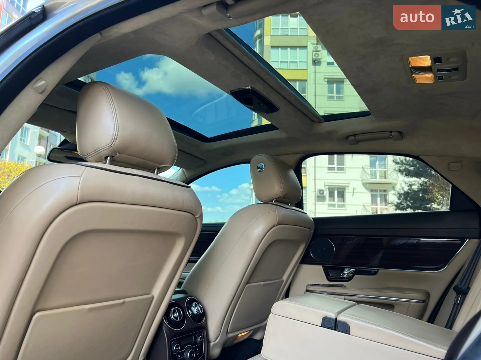 2010 Jaguar XJ - мініатюра 49