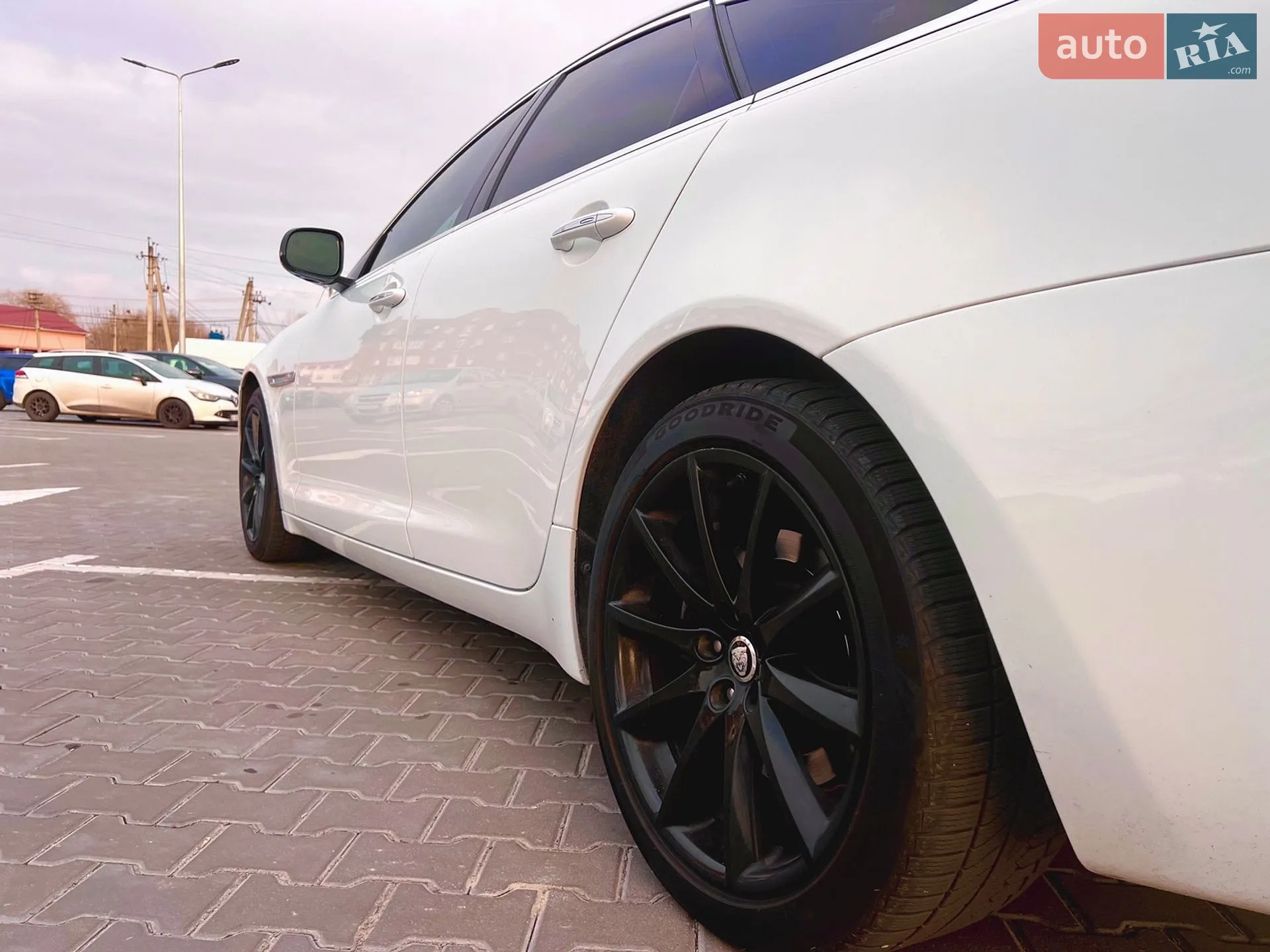 2012 Jaguar XJ - мініатюра 12