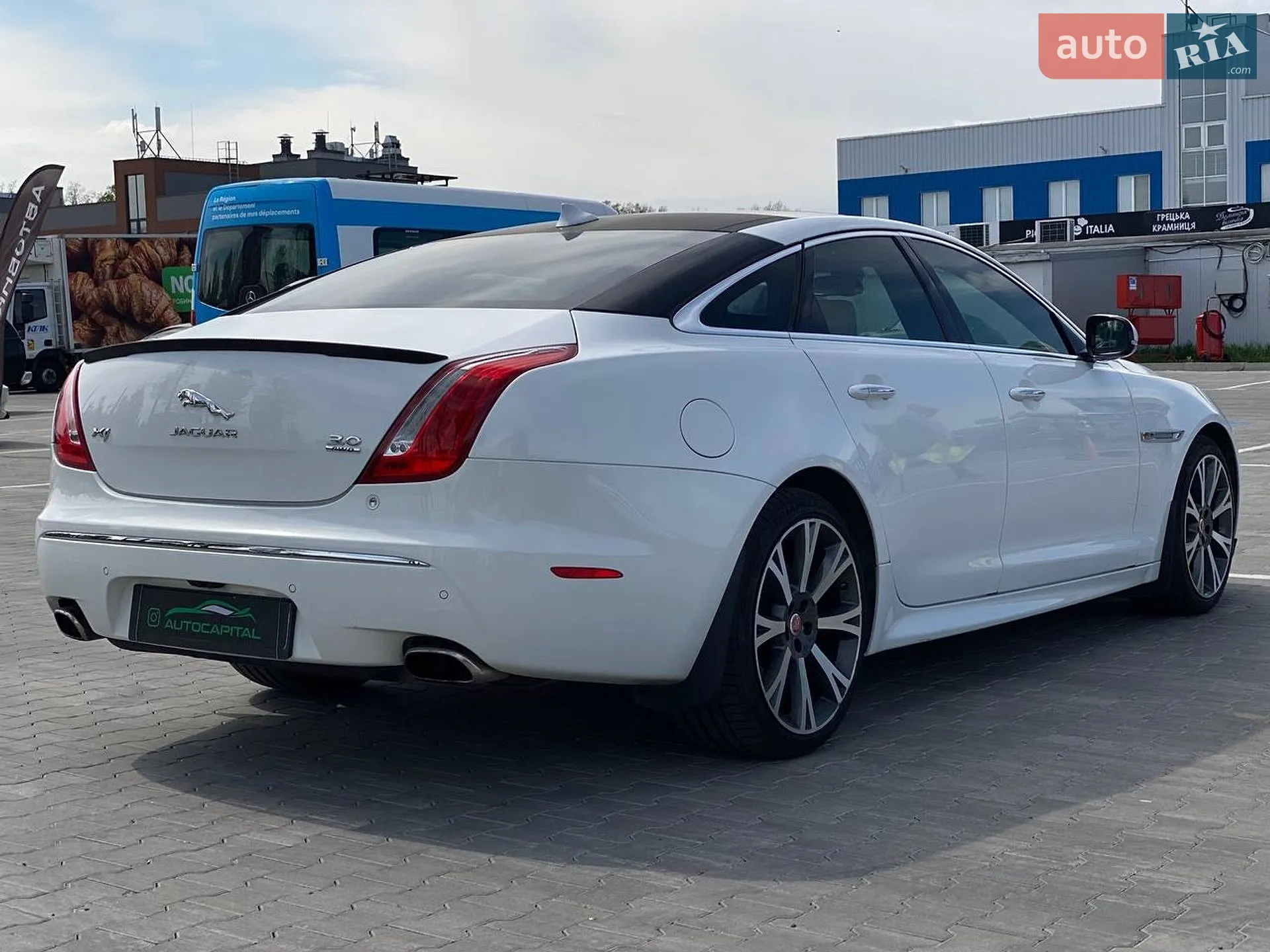 2015 Jaguar XJ - мініатюра 10