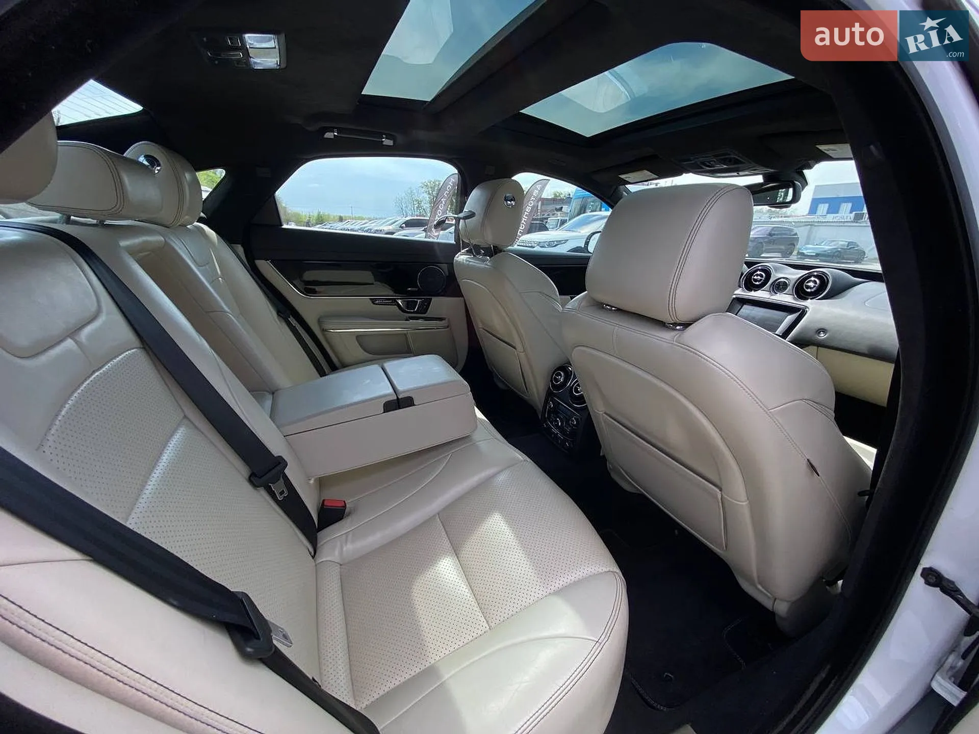 2015 Jaguar XJ - мініатюра 53