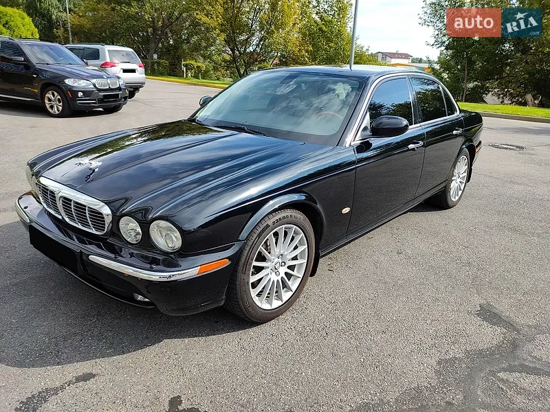 Jaguar XJ