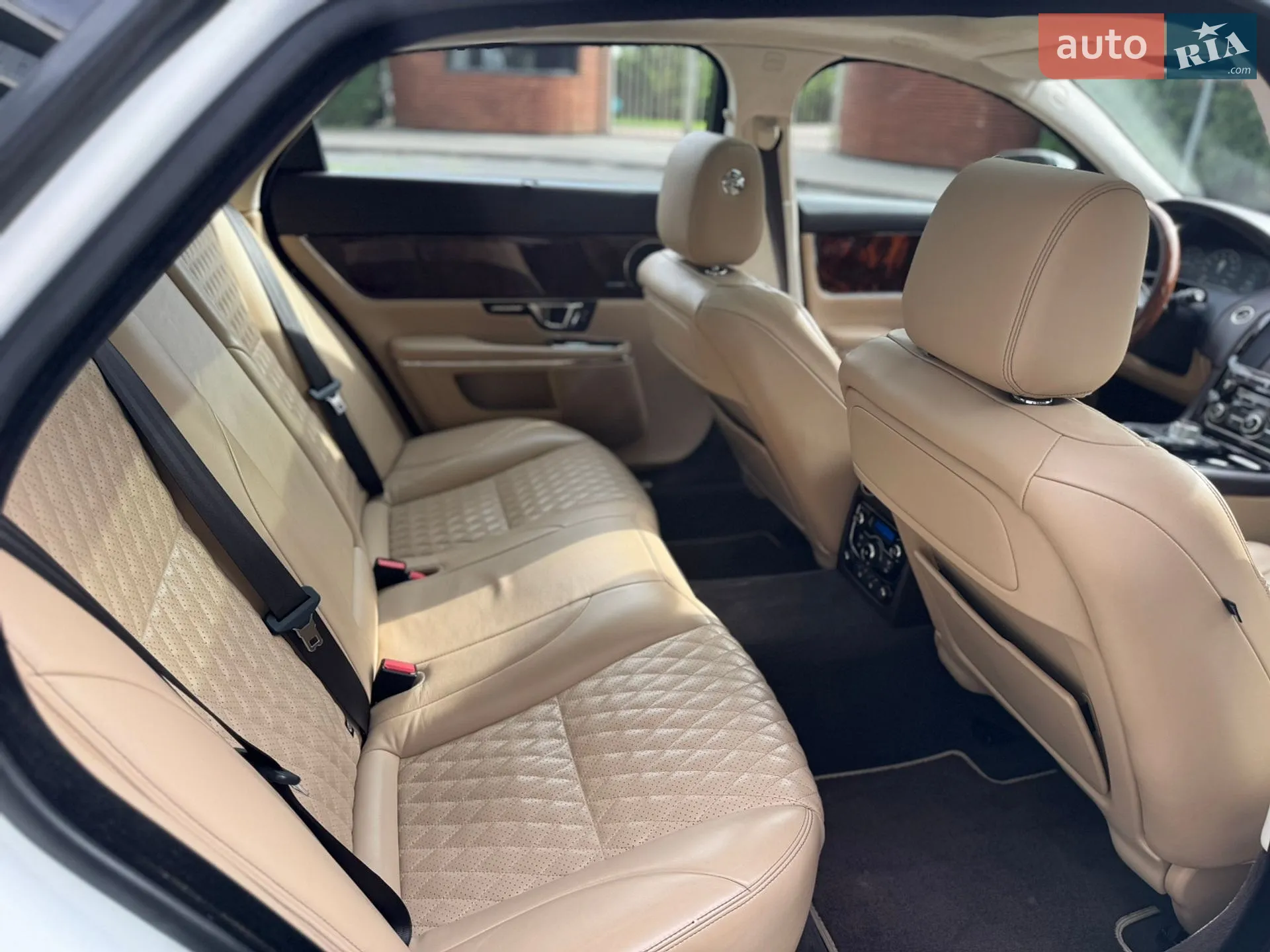 2016 Jaguar XJ - мініатюра 10