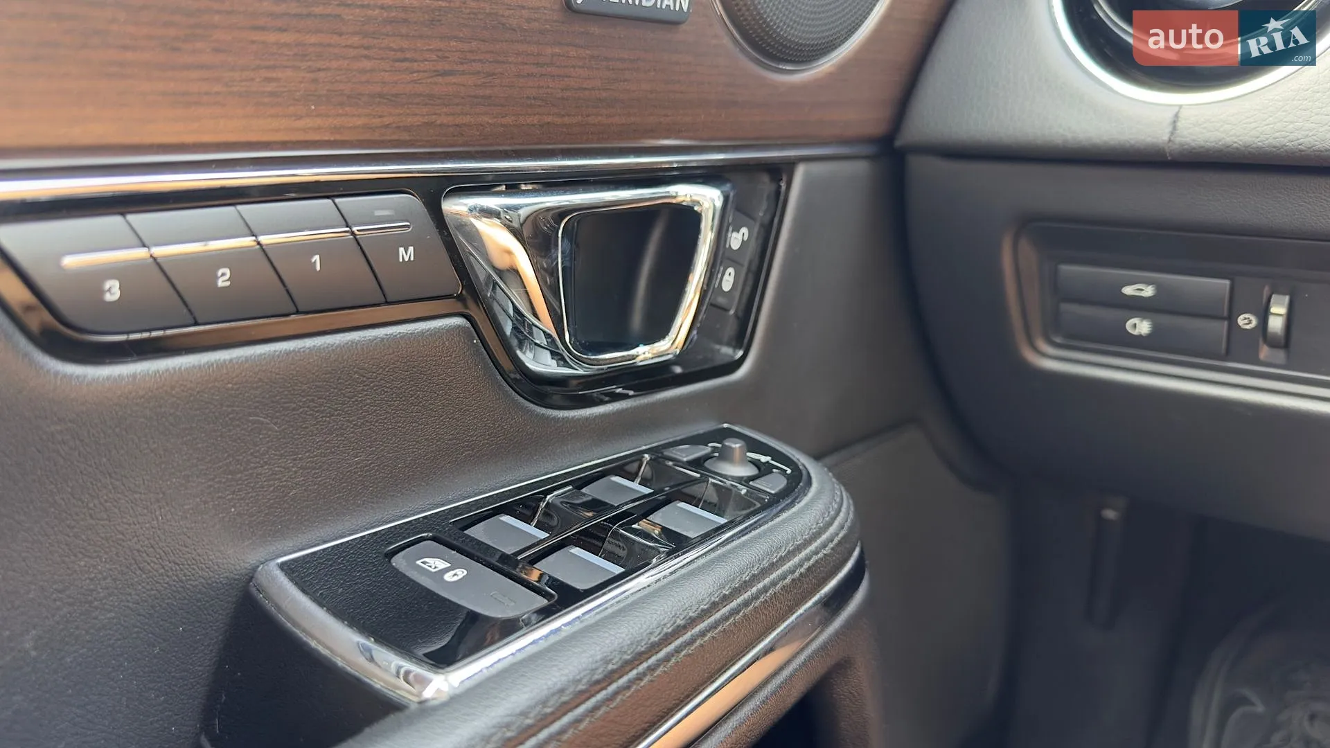 2015 Jaguar XJ - мініатюра 24