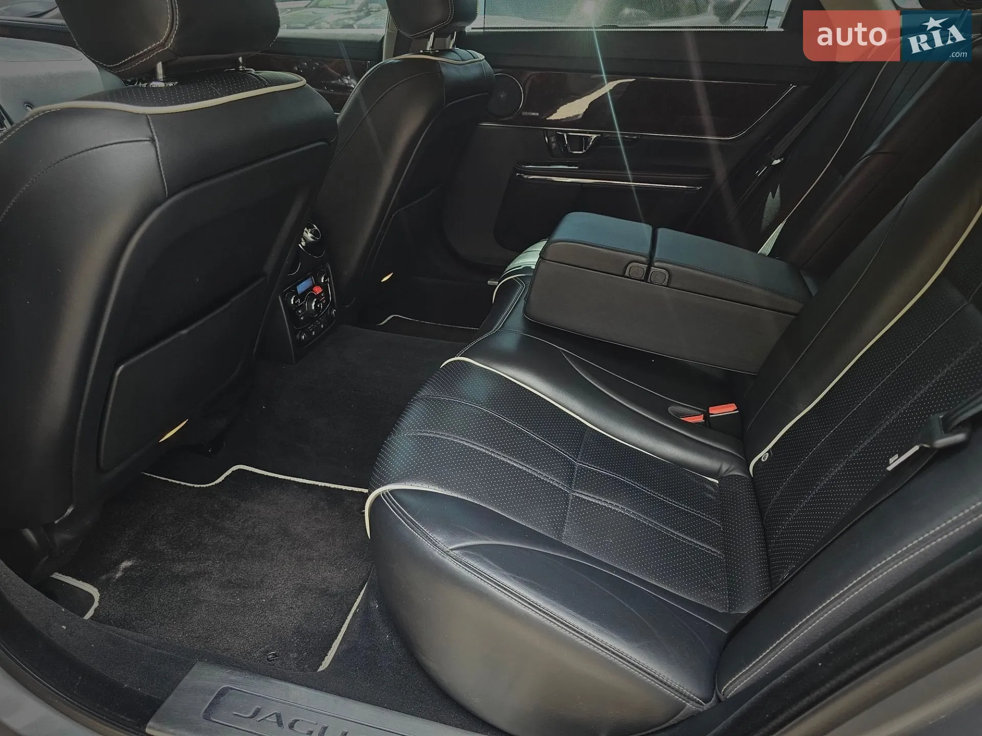 2013 Jaguar XJ - мініатюра 13