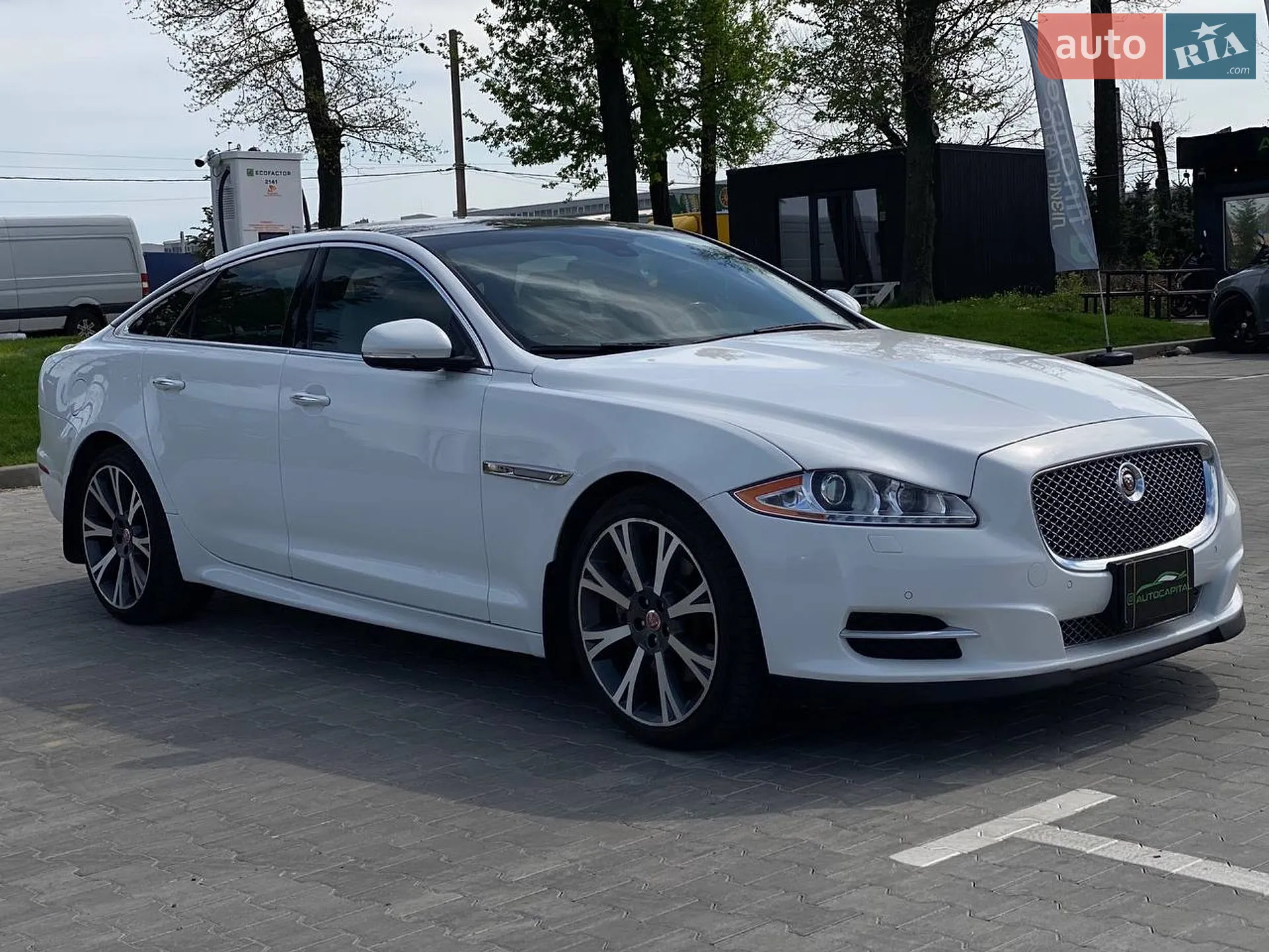 2015 Jaguar XJ - мініатюра 5