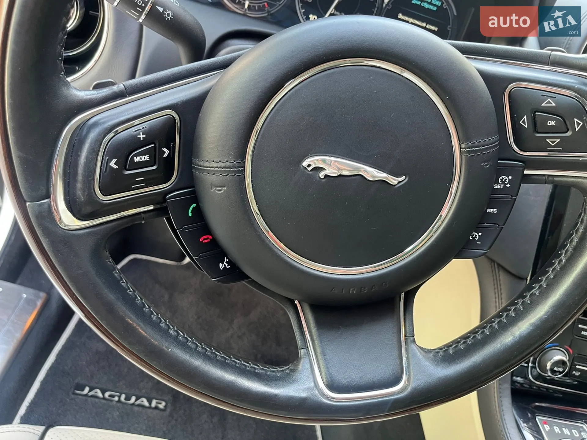 2014 Jaguar XJ - мініатюра 47
