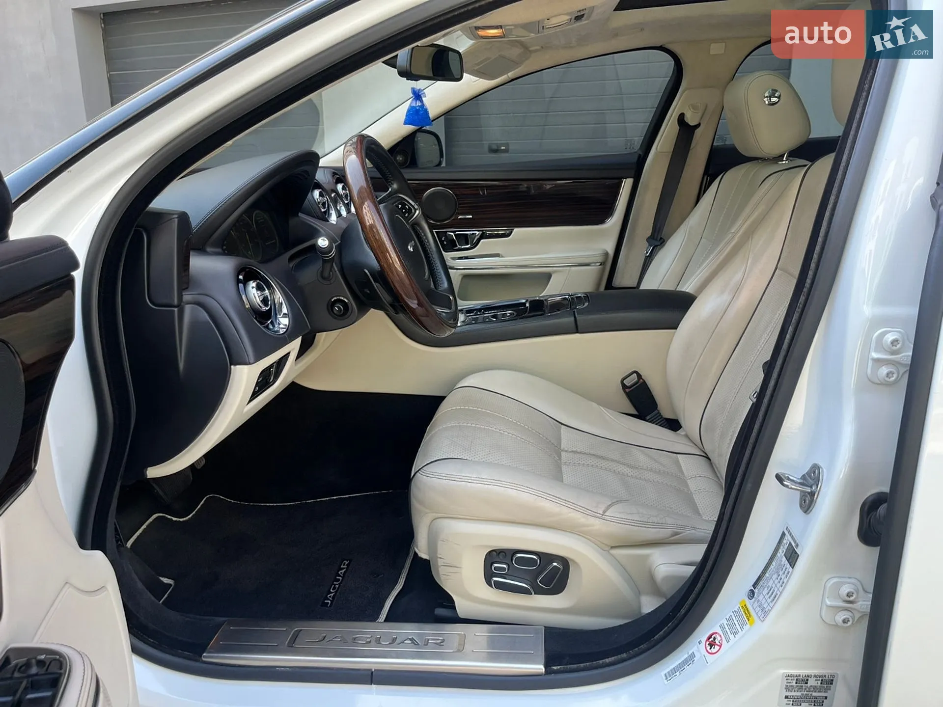 2014 Jaguar XJ - мініатюра 52