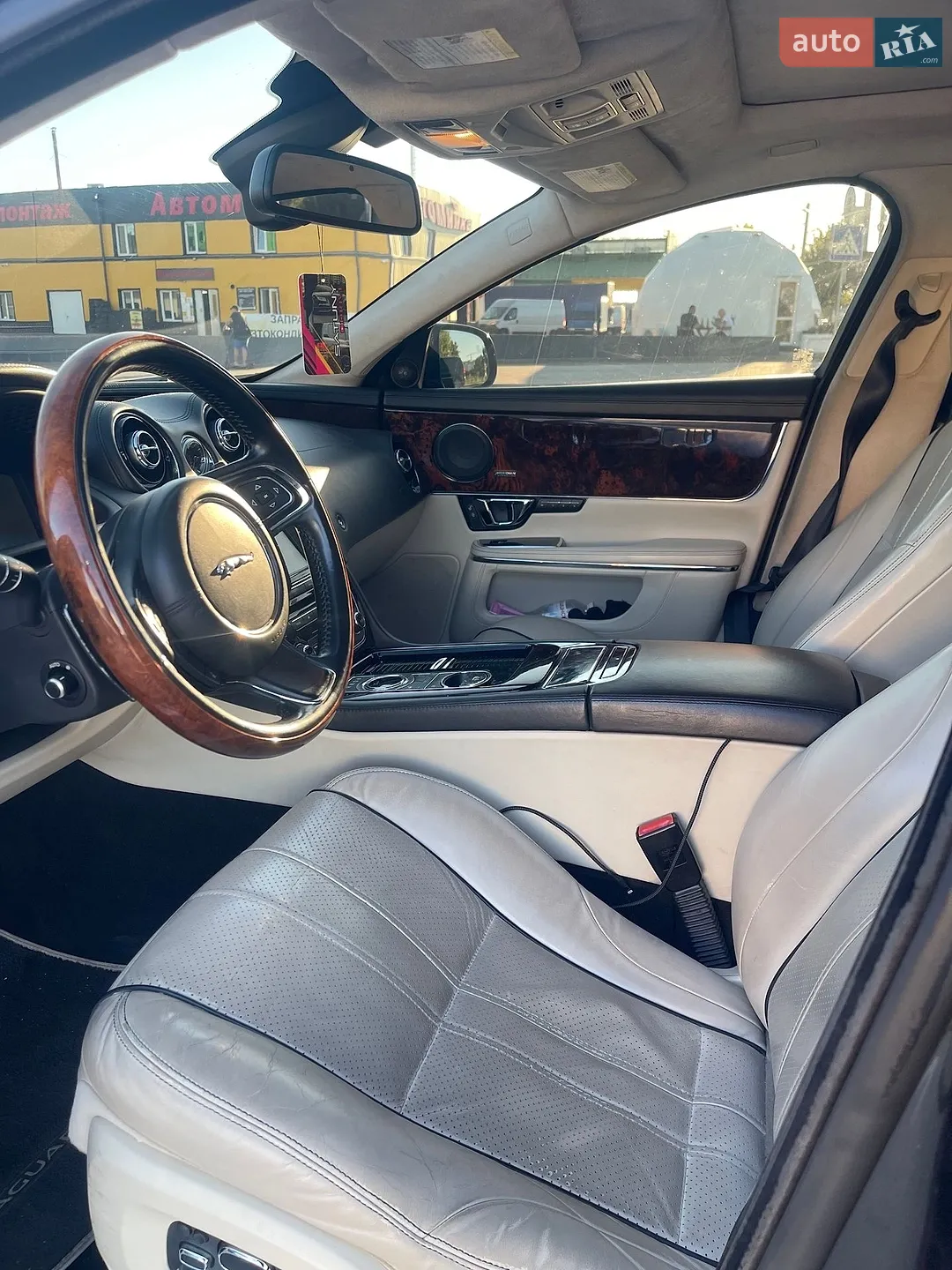 2013 Jaguar XJ - мініатюра 20