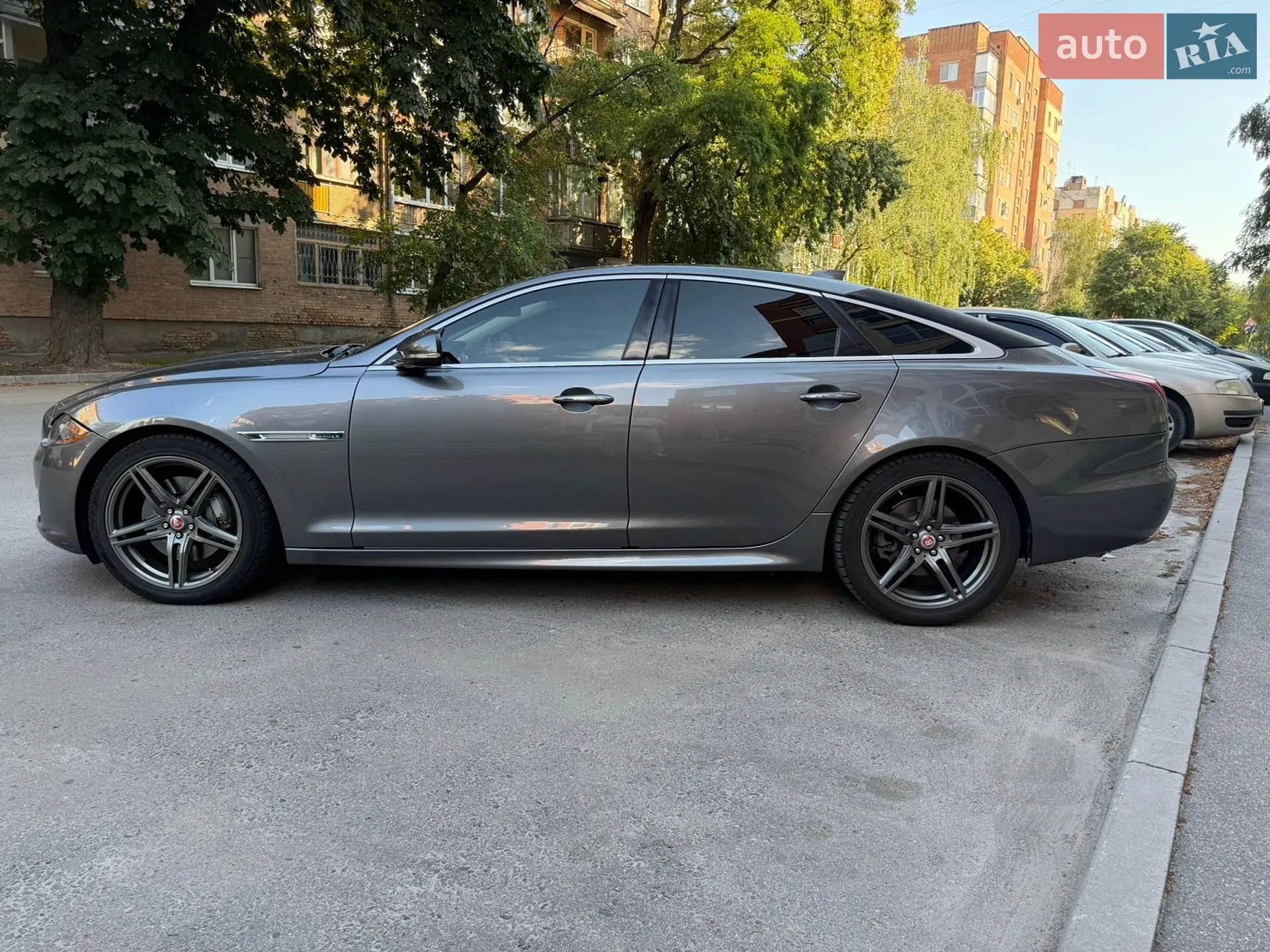 2017 Jaguar XJ - мініатюра 4