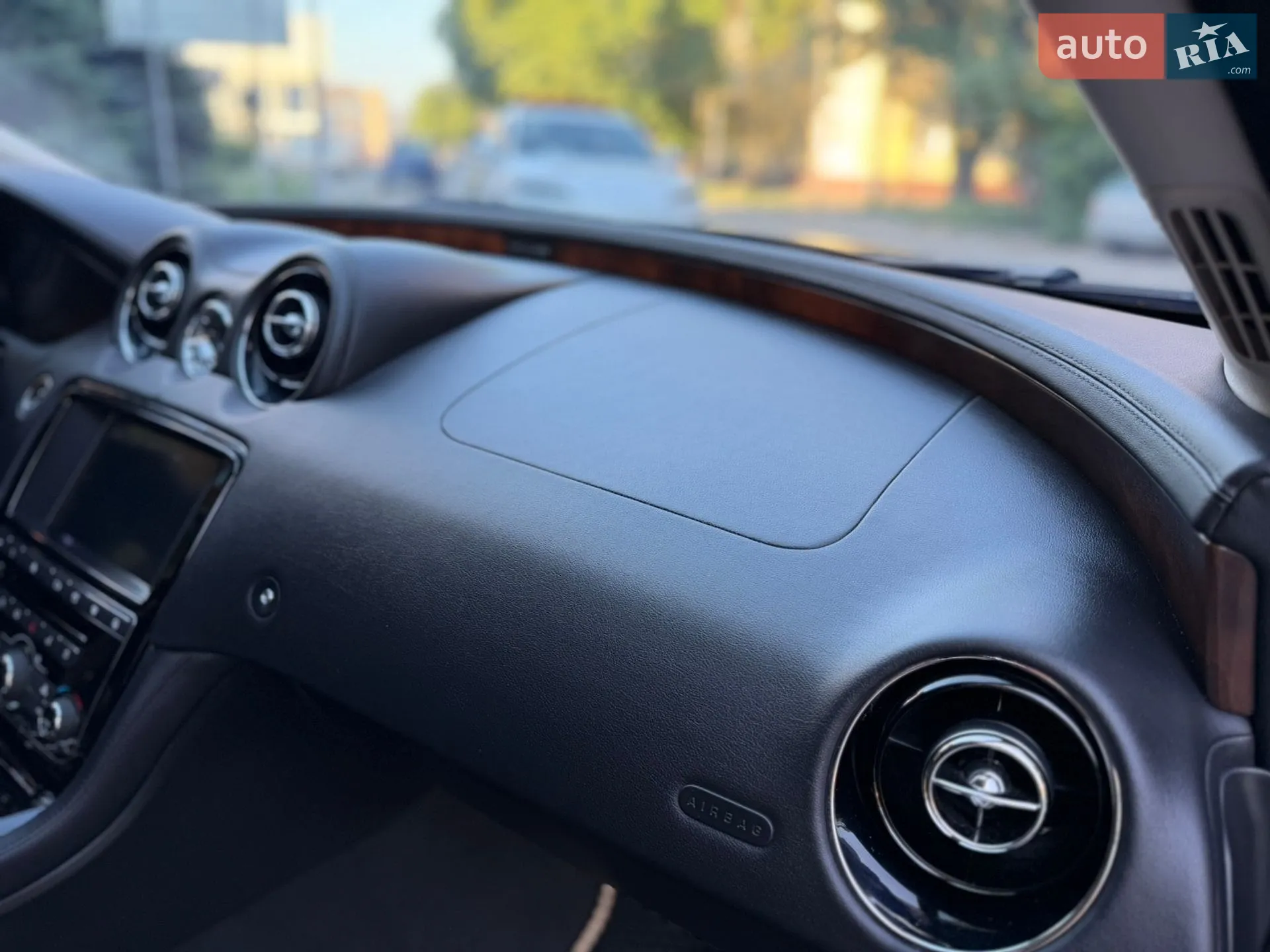 2017 Jaguar XJ - мініатюра 11