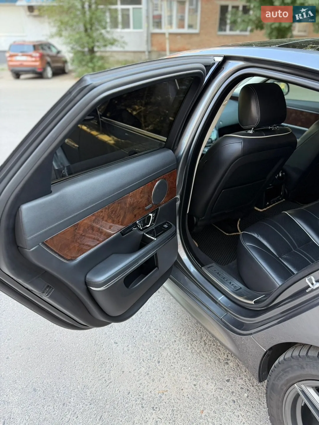 2017 Jaguar XJ - мініатюра 16