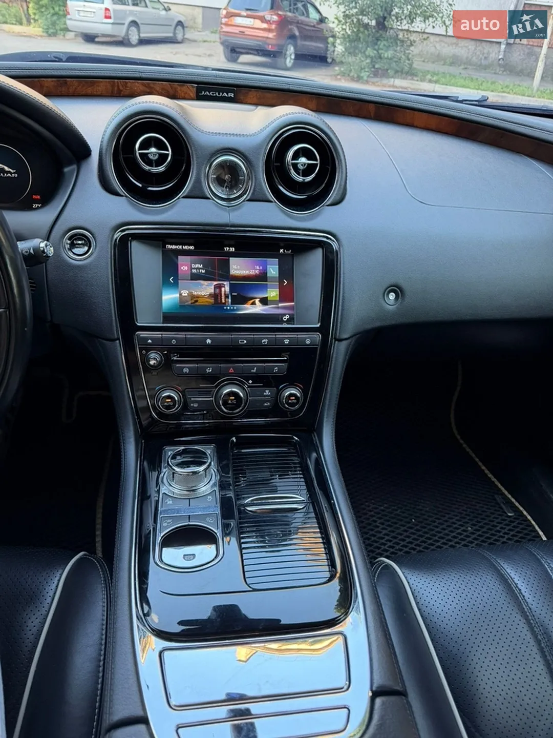 2017 Jaguar XJ - мініатюра 18