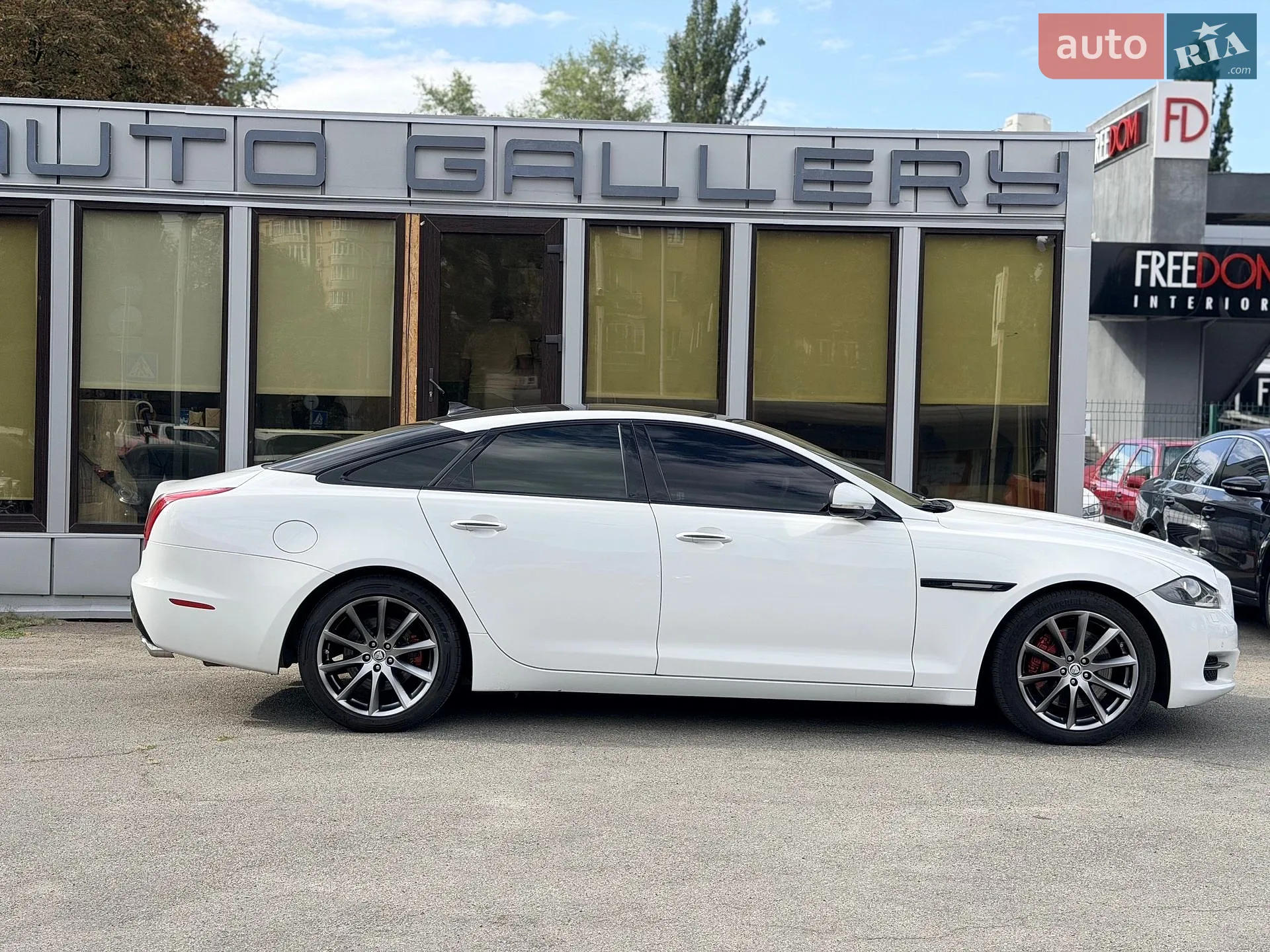2013 Jaguar XJ - мініатюра 10