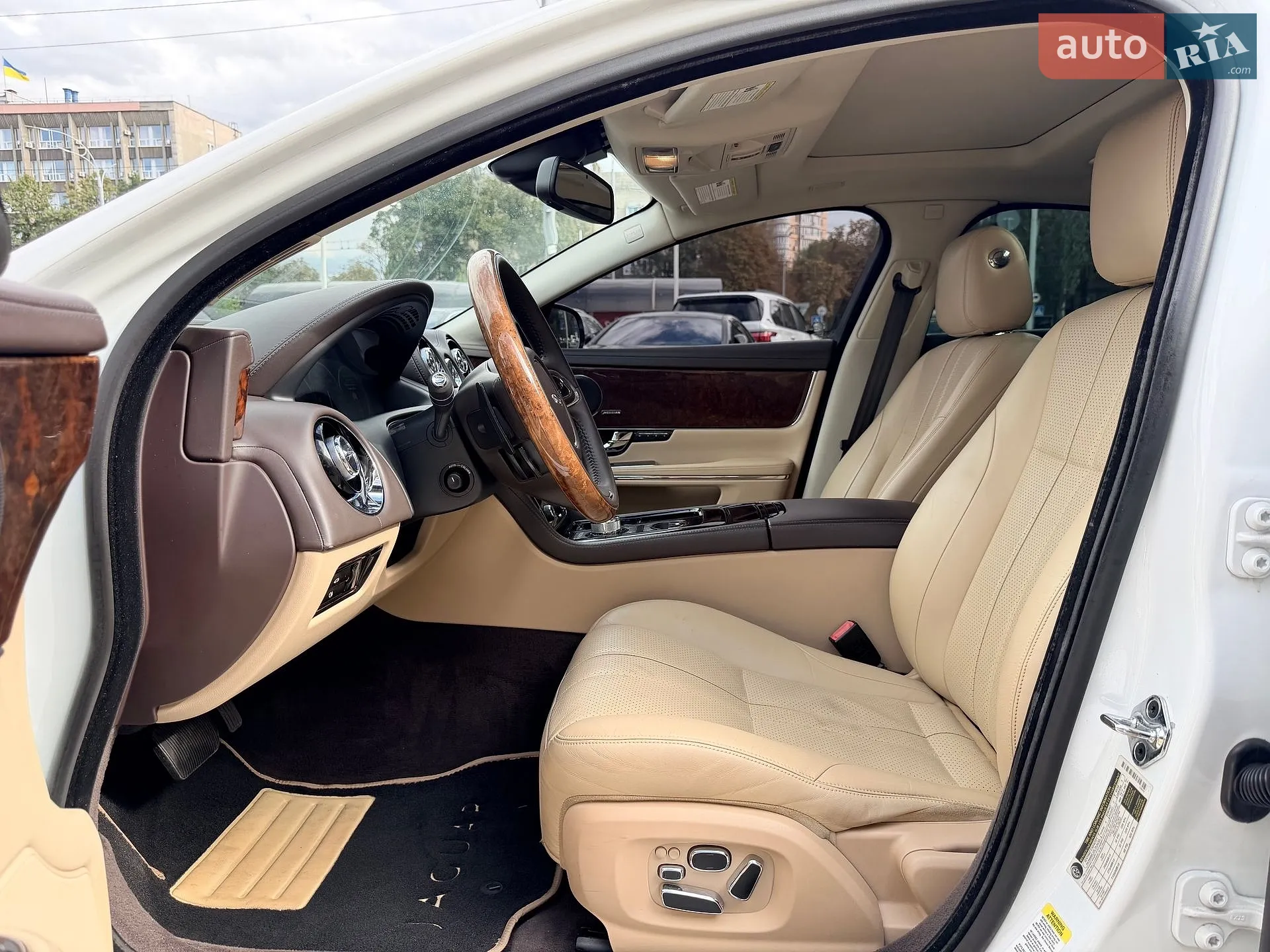 2013 Jaguar XJ - мініатюра 26
