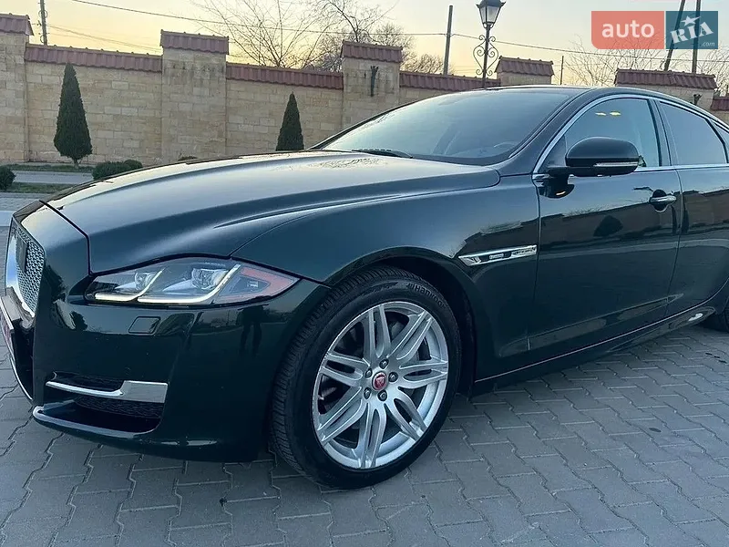Jaguar XJ
