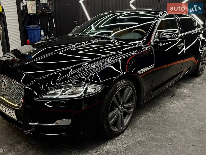 Jaguar XJ