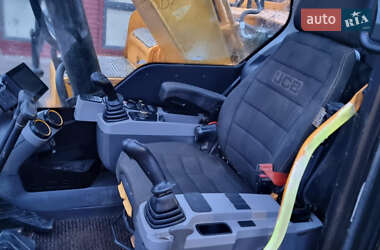 Гусеничный экскаватор JCB 220 2020 в 