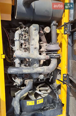Гусеничный экскаватор JCB 220 2006 в 