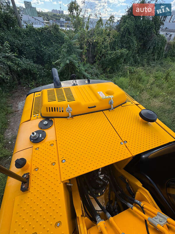 Экскаватор погрузчик JCB 220 2021 в Киеве