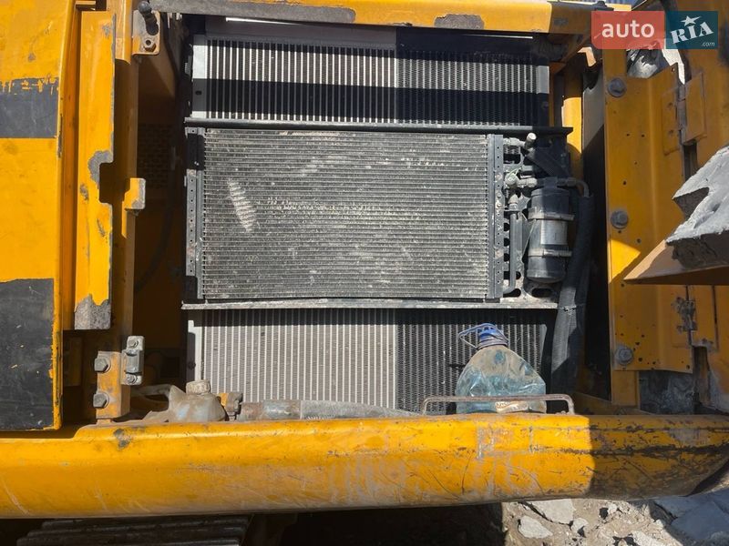 Гусеничний екскаватор JCB 220 2006 в Дніпрі