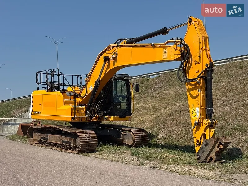 JCB 220 2021