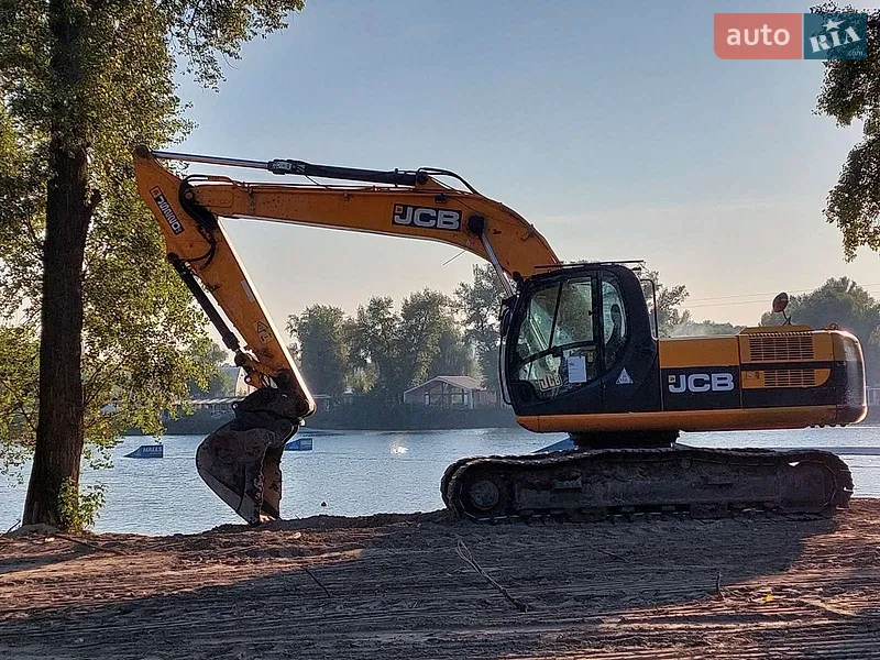 JCB 220 2012