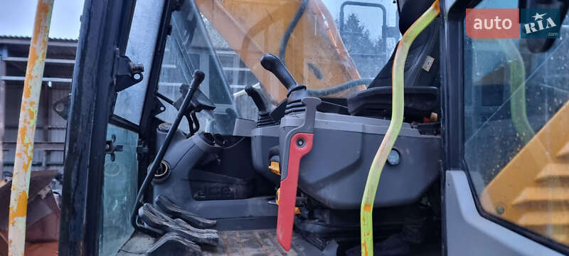Гусеничный экскаватор JCB 220LC Xtra 2019 в Самборе