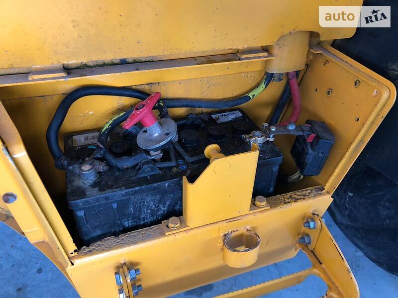 Екскаватор навантажувач JCB 3CX 2000 в Горохові