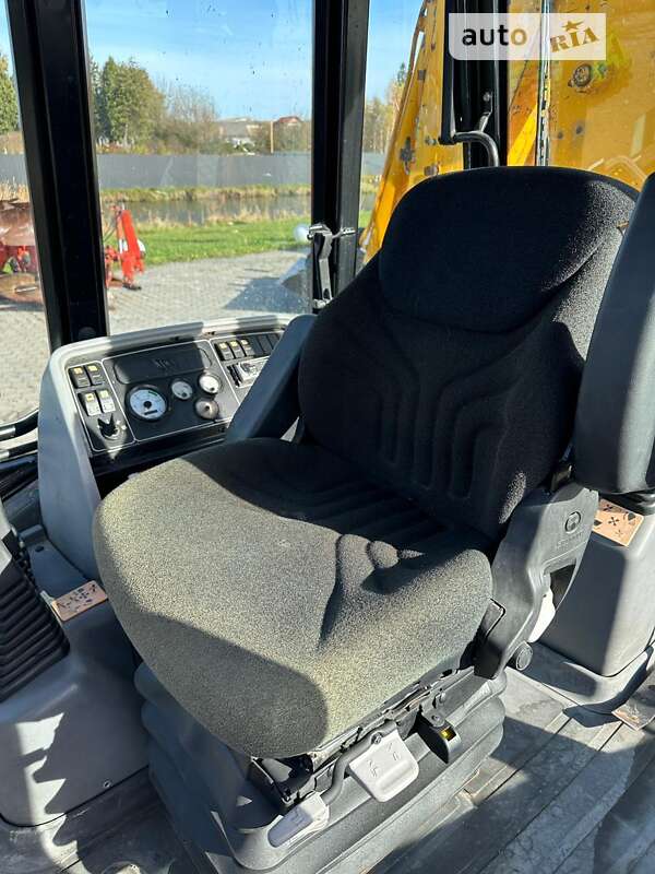 Екскаватор навантажувач JCB 3CX 2000 в Горохові
