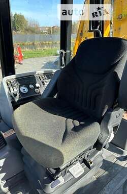 Экскаватор погрузчик JCB 3CX 2000 в 
