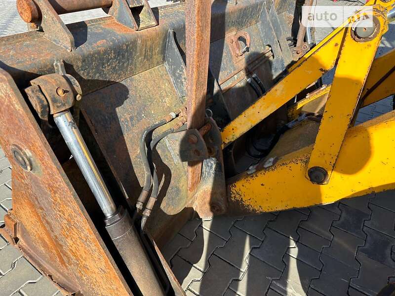 Екскаватор навантажувач JCB 3CX 2000 в Горохові