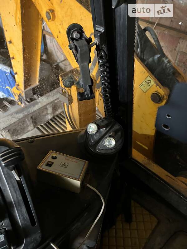 Экскаватор погрузчик JCB 3CX 2008 в Черновцах