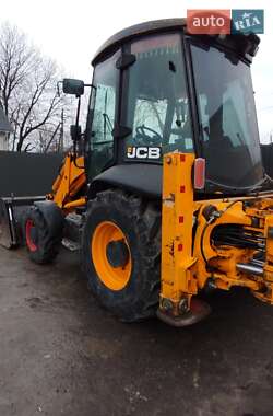 Екскаватор навантажувач JCB 3CX 2004 в Радехові