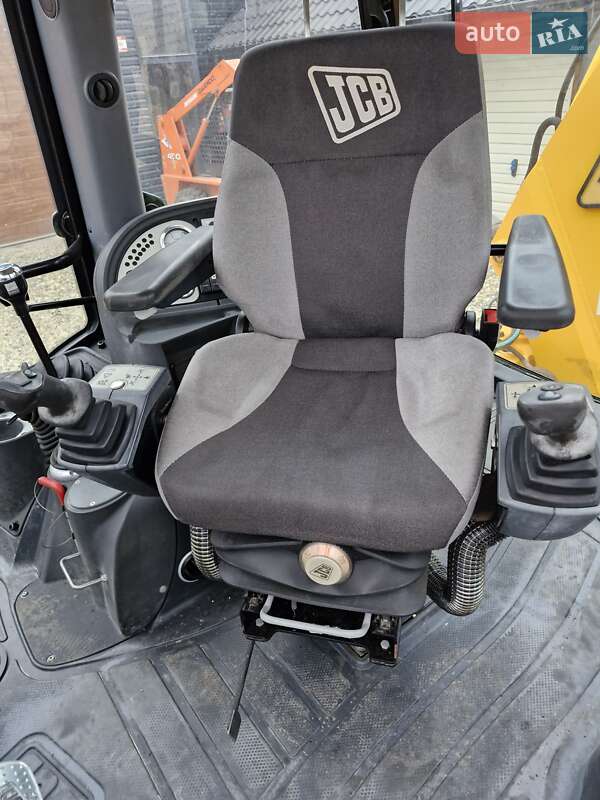 Экскаватор погрузчик JCB 3CX 2005 в Черновцах