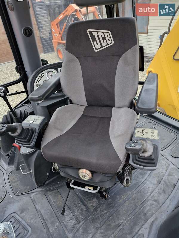 Экскаватор погрузчик JCB 3CX 2005 в Черновцах