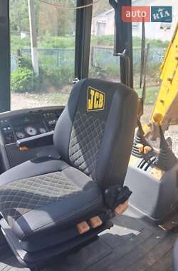 Экскаватор погрузчик JCB 3CX 2000 в 