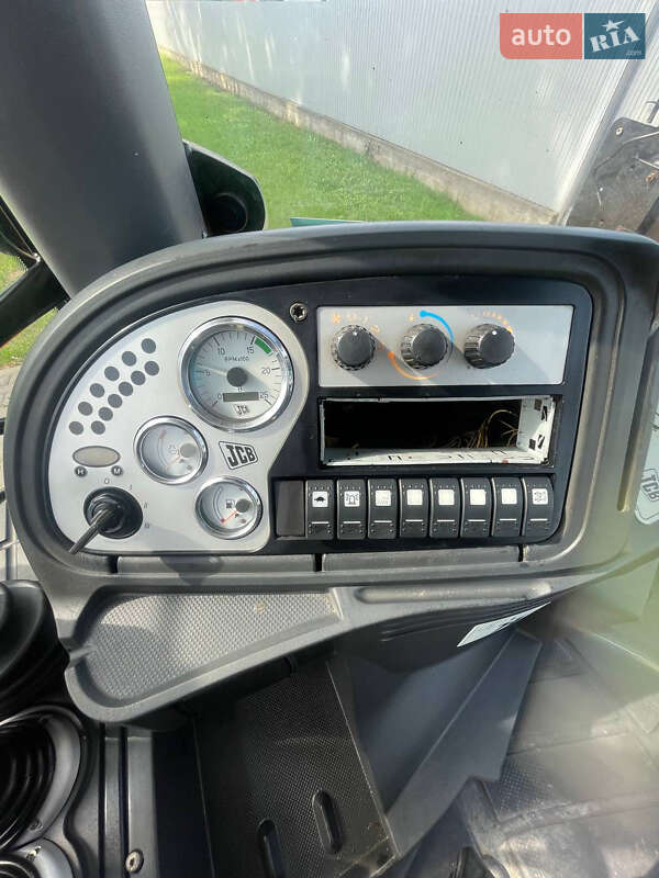 Экскаватор погрузчик JCB 3CX 2006 в Черновцах