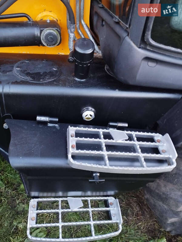 Екскаватор навантажувач JCB 3CX 2010 в Львові