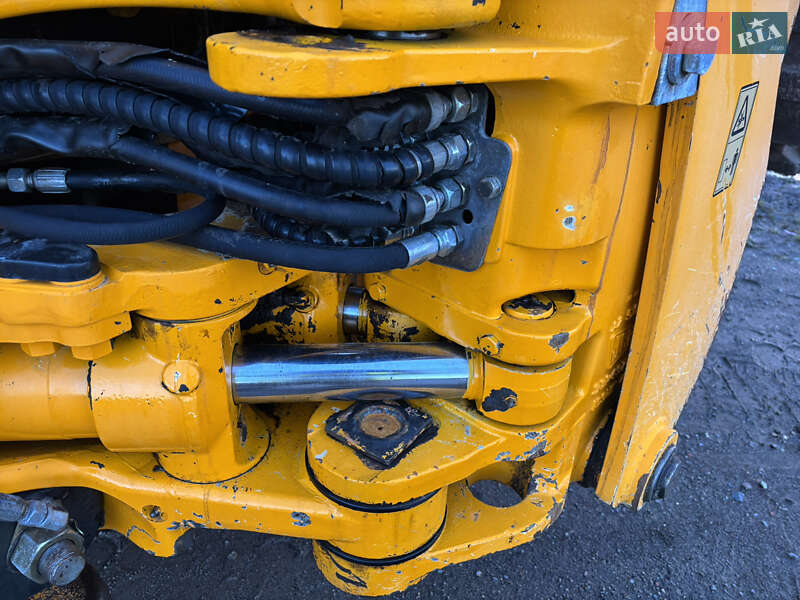 Экскаватор погрузчик JCB 3CX 2010 в Львове