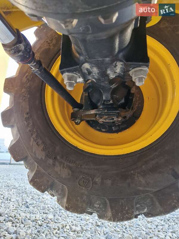 Экскаватор погрузчик JCB 3CX 2009 в Черновцах