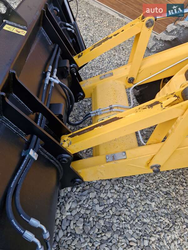 Экскаватор погрузчик JCB 3CX 2009 в Черновцах