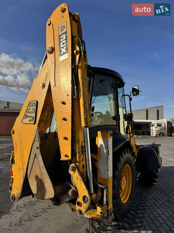 Колесный экскаватор JCB 3CX 2007 в Городке