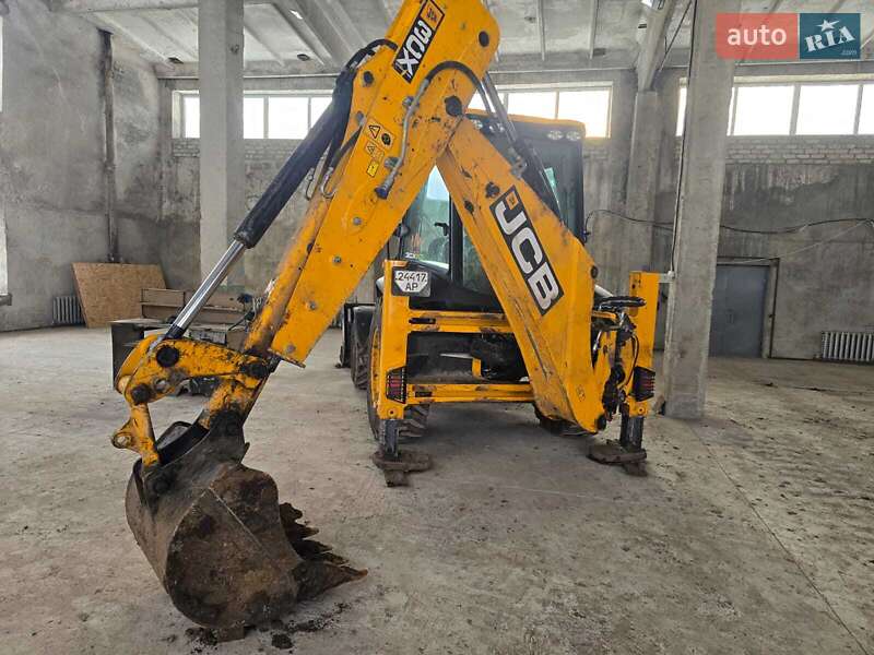 Эвакуатор JCB 3CX 2024 в Тернополе