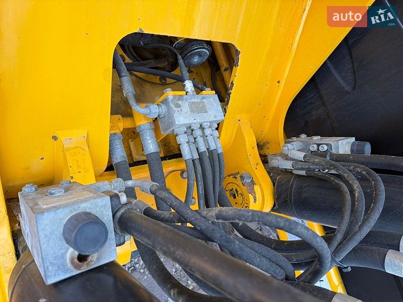 Гусеничный экскаватор JCB 3CX 2013 в Львове