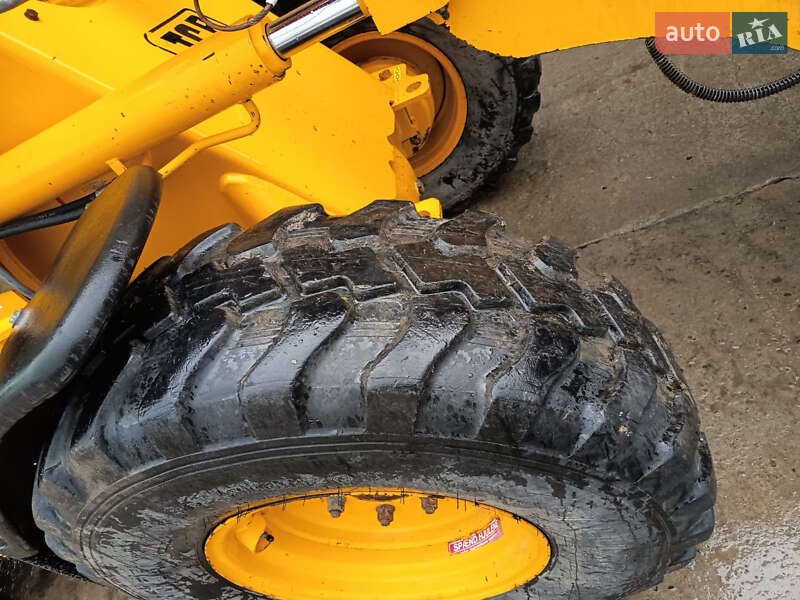 Фронтальный погрузчик JCB 407 2006 в Житомире