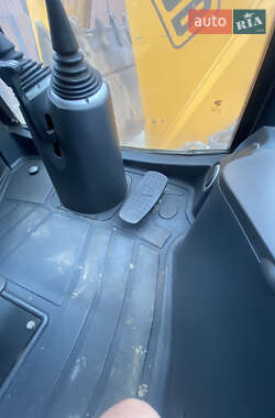 Екскаватор навантажувач JCB 4CX 2010 в 