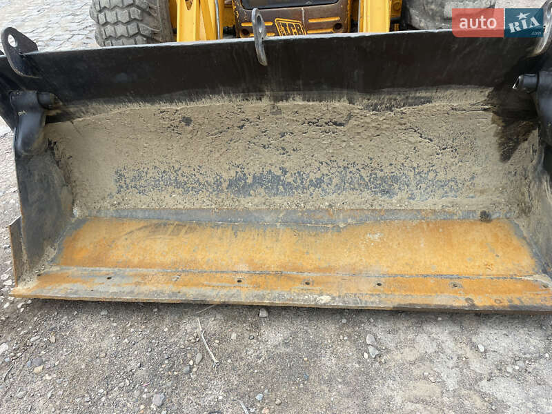 Екскаватор навантажувач JCB 4CX 2003 в Чернівцях