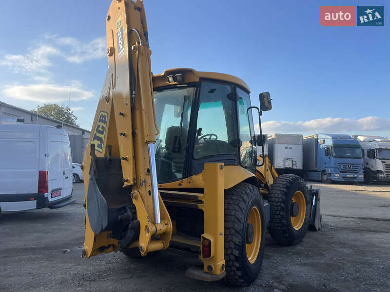 Екскаватор навантажувач JCB 4CX 2003 в Чернівцях