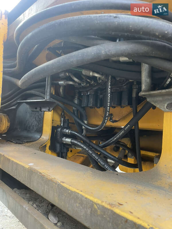 Екскаватор навантажувач JCB 4CX 2003 в Чернівцях